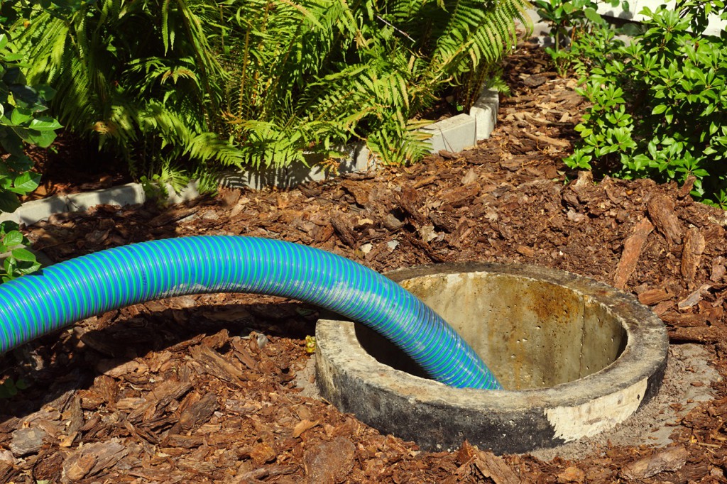 Jak często trzeba opróżniać przydomową oczyszczalnię ścieków? Przepisy